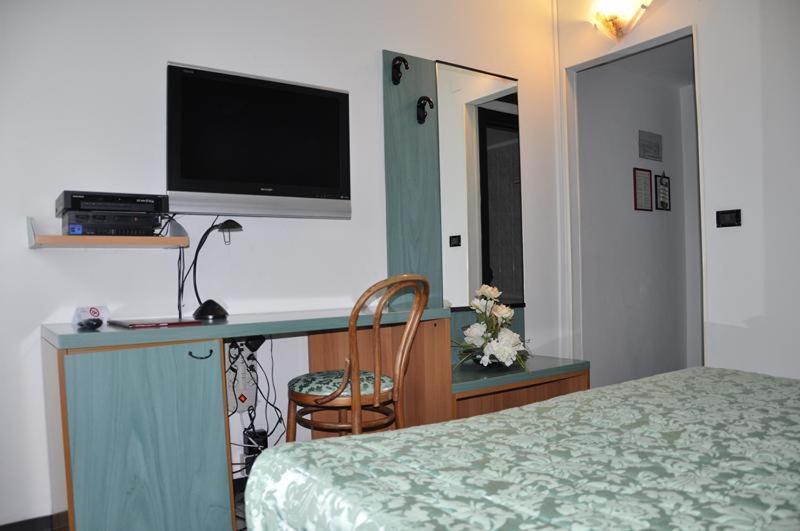 Hotel Bristol Тиррения Экстерьер фото