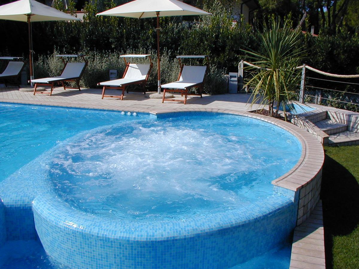 Hotel Bristol Тиррения Экстерьер фото